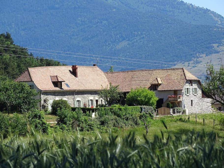 Gite De Charme : La Grange Au Lac Azur Treffort  Exteriér fotografie